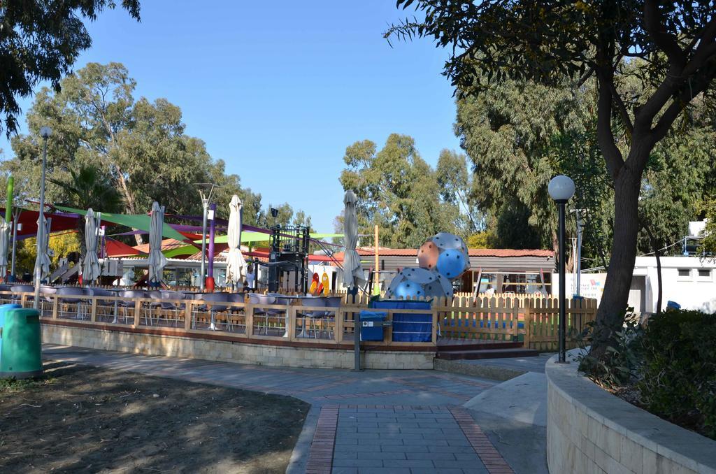 Pebble Beach Holiday Apartments Limasol Dış mekan fotoğraf