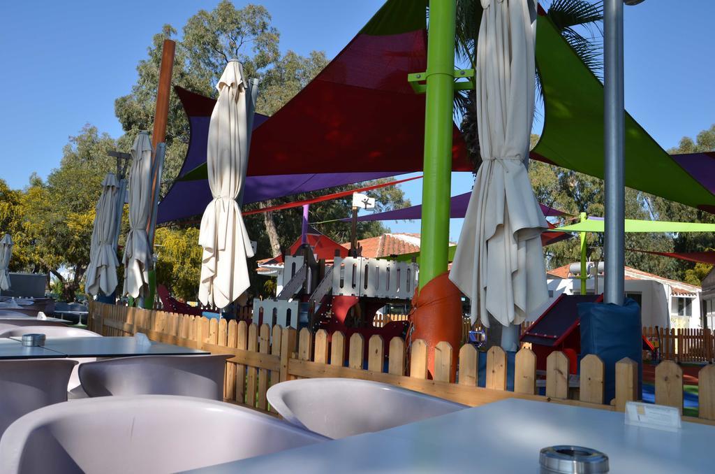 Pebble Beach Holiday Apartments Limasol Dış mekan fotoğraf