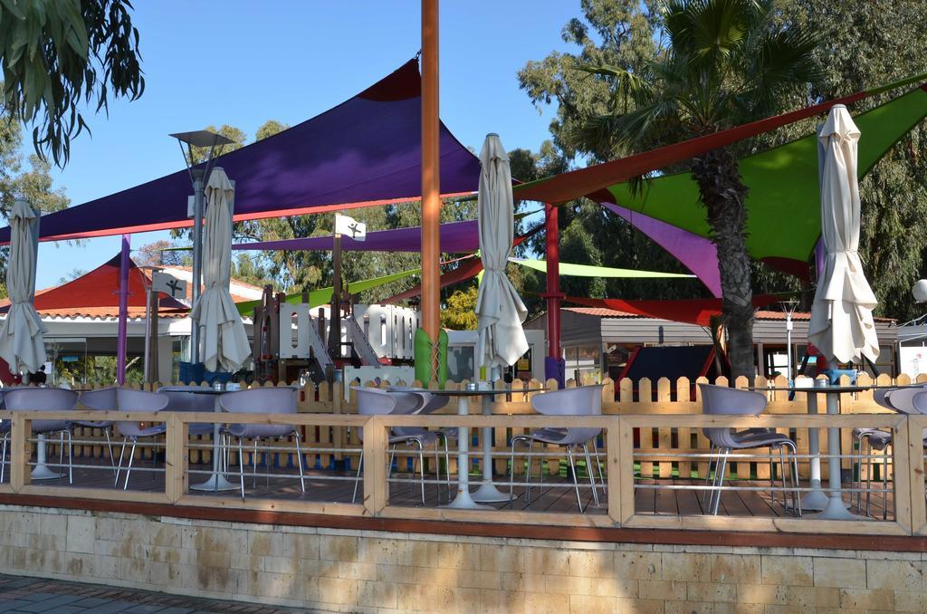 Pebble Beach Holiday Apartments Limasol Dış mekan fotoğraf