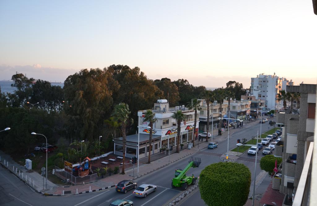 Pebble Beach Holiday Apartments Limasol Dış mekan fotoğraf