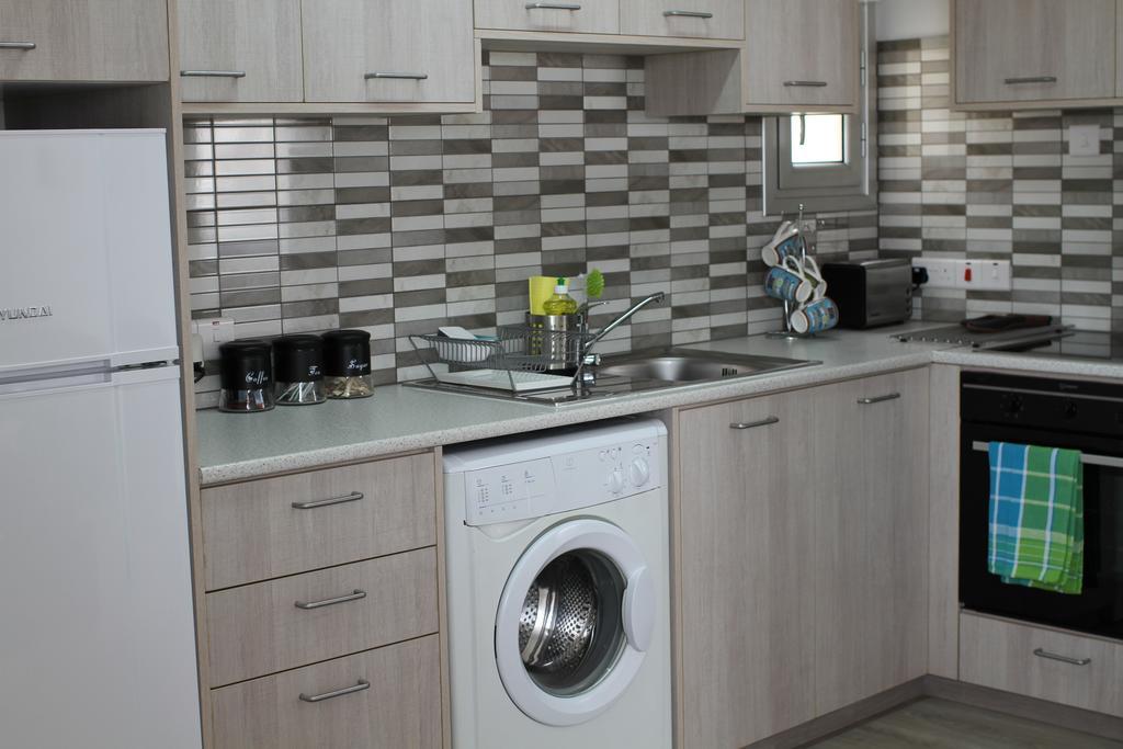 Pebble Beach Holiday Apartments Limasol Dış mekan fotoğraf