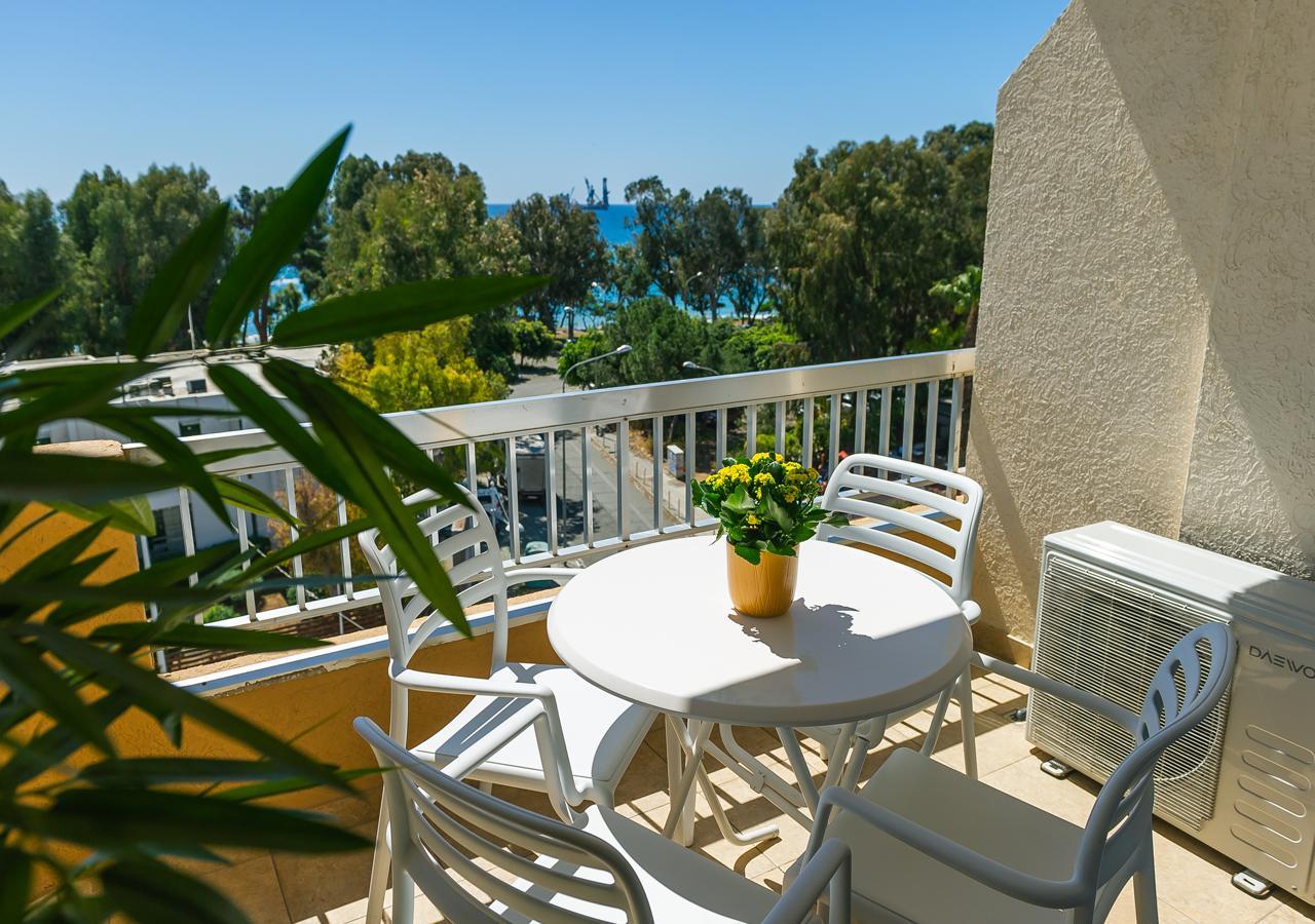 Pebble Beach Holiday Apartments Limasol Dış mekan fotoğraf