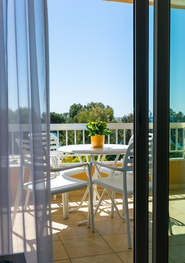 Pebble Beach Holiday Apartments Limasol Dış mekan fotoğraf